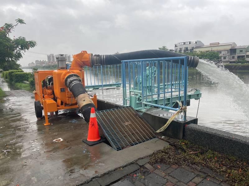 臺南強降雨 抽水站全數啟動 市府宣布二級開設 確保市民安全