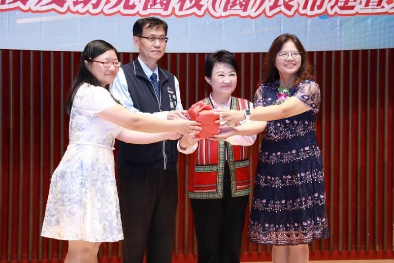 台中市108位校(園)長布達交接 盧秀燕期勉對孩子視如己出