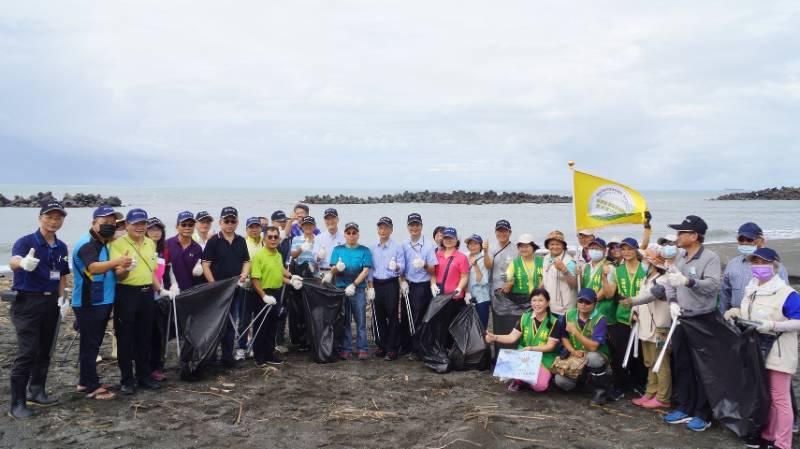 台灣中油林園聯合淨灘活動，石化部事業部為海洋永續盡一份心力！