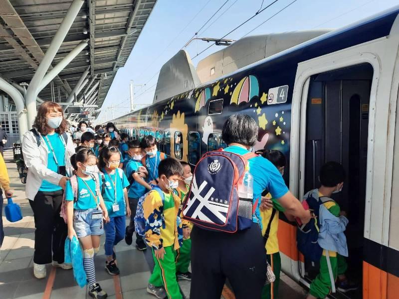 高鐵台南站傳愛  助孩童體驗高鐵一日遊