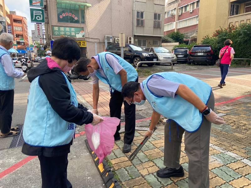 共同防治登革熱 台電台南區處「清除孑孓行動日」攜手大掃除 