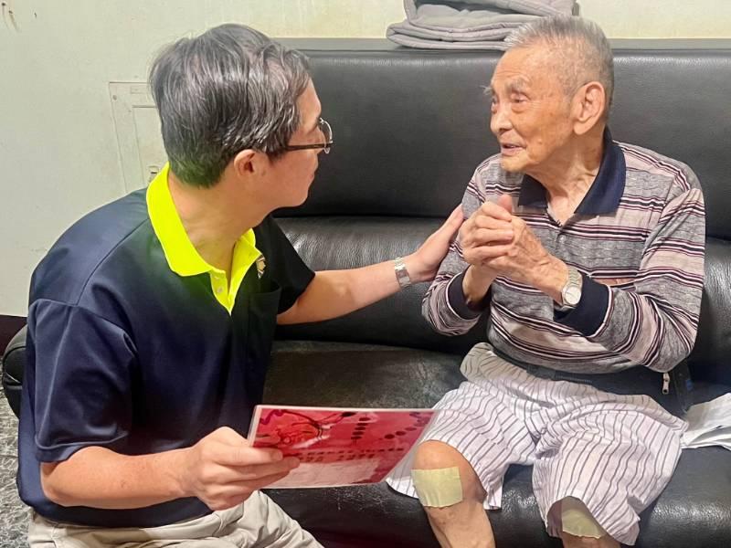 101歲榮民爺爺慶嵩壽 榮服處溫馨祝福