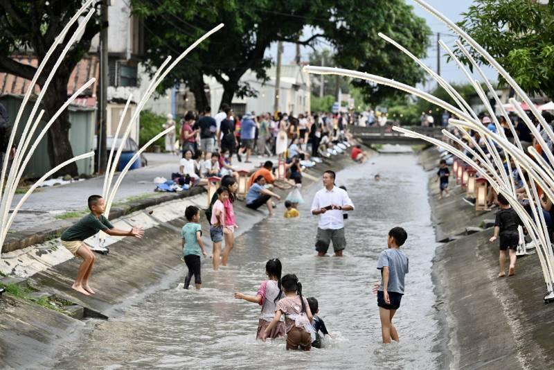 陳其邁走訪美濃水圳漫旅藝術節 推薦體驗小鎮魅力