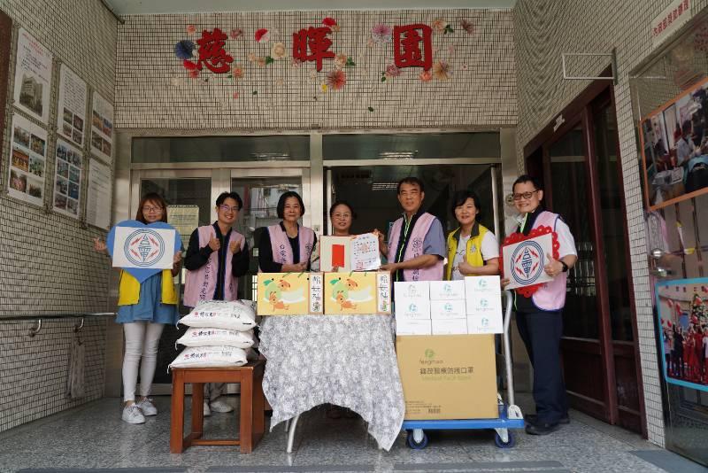 中秋傳愛！台電鳳山區處關懷慈暉園，與弱勢團體共度佳節！