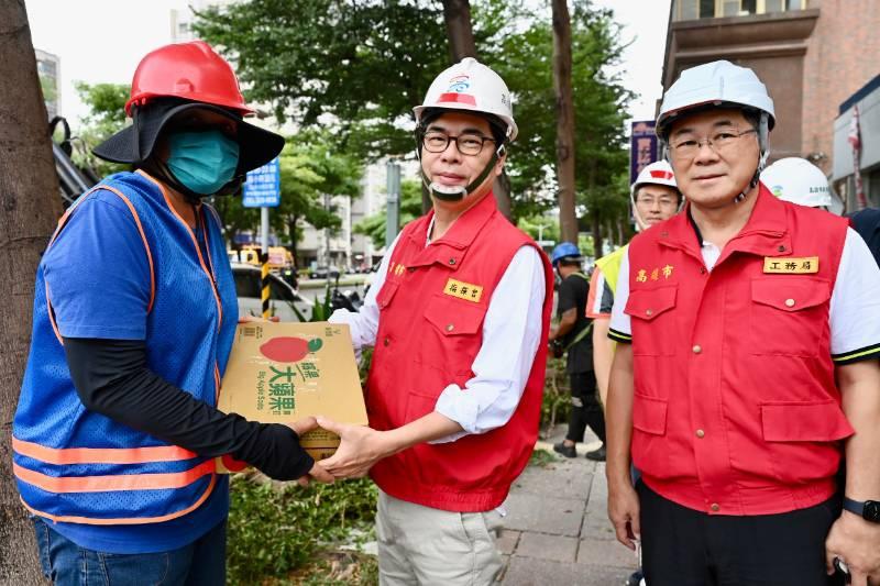 颱風「小犬」來襲！陳其邁視察市容清理作業，保障市民安全！