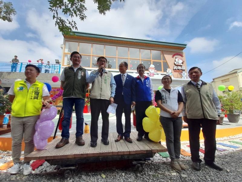 台南市新營區《A咖熊幸福鐵道景觀餐廳》隆重開幕