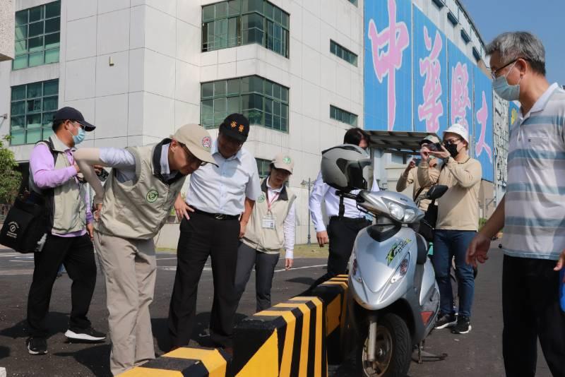 視察華醫擊劍全運會賽場 羅一鈞感謝學校出借場地 對校園登革熱防治給予肯定