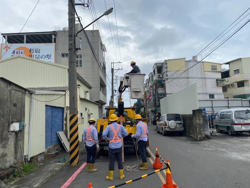 中度颱風「小犬」來襲 台電台南區處動員196人全力搶修