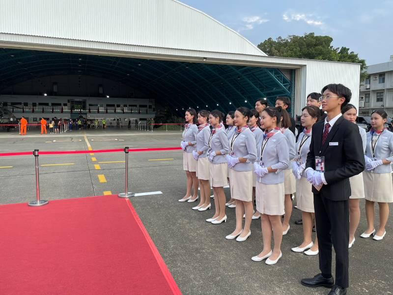 南應大國慶晚會禮賓大使登場 南部第1個科大禮賓團空軍臺南基地亮相