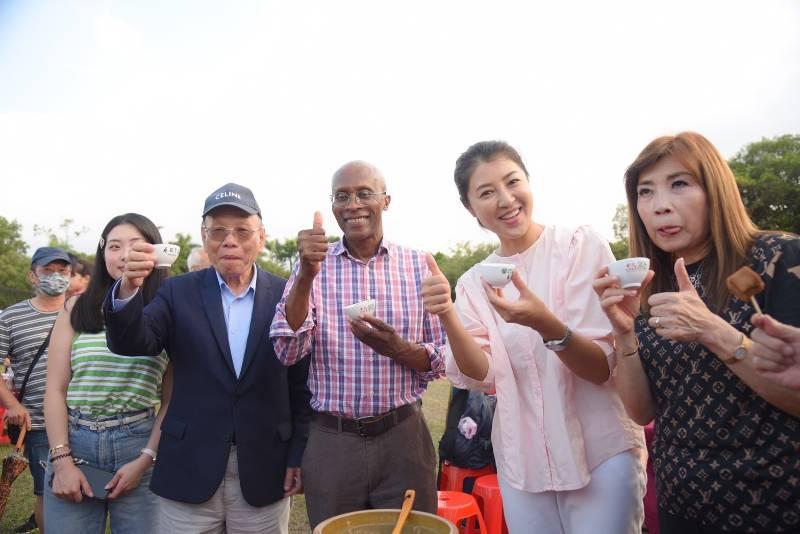 南投茶博千人擂茶國慶登場 飄出濃濃客家味