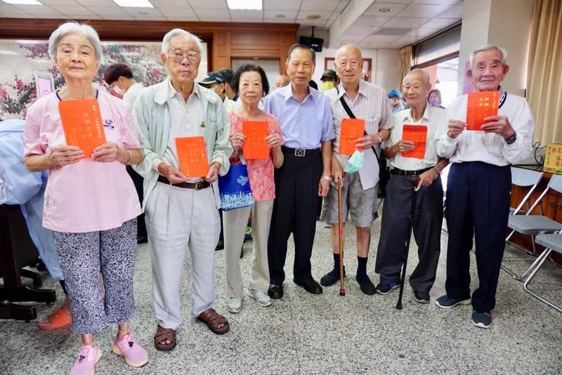 台中萬和宮敬老不落人後  10/15、16發放南屯區90至99歲敬老禮金 