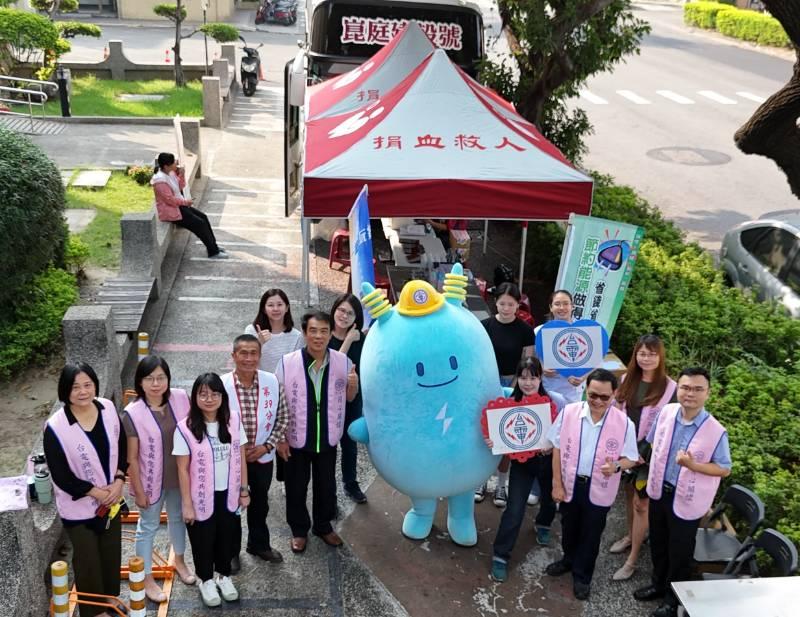 台電鳳山區處連辦4次捐血活動「電寶」為踴躍捐血加油打氣！