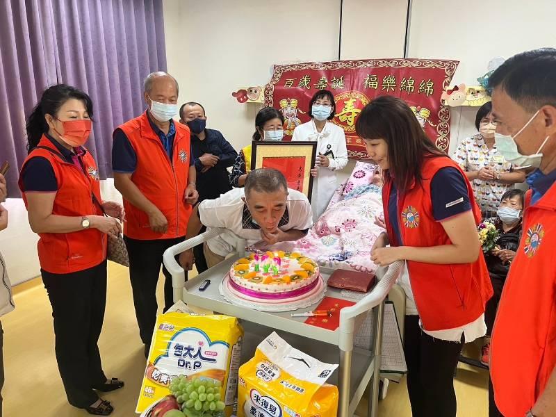 佳里榮家百歲藍志生榮民嵩壽 齊祝生日快樂