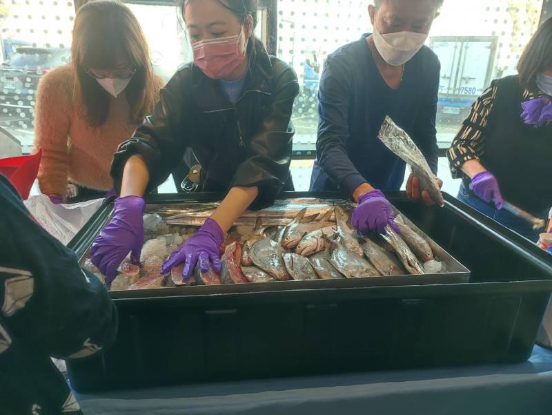 天天送好禮！元旦連假來「鼓山魚市場」享受港邊特色海味風情