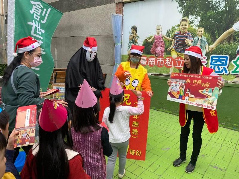 佳恩幼兒園大、小天使捐紅包 助弱勢植物人家庭溫暖過好年～