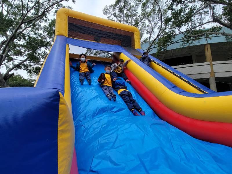 三股國小及附設幼園師生參訪佳里榮家促進社會化