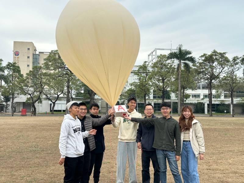 成大太空系統工程研究所師生釋放探空氣球 成功邁向太空任務首步