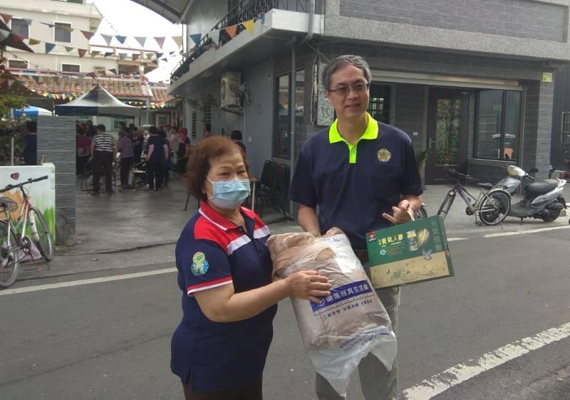 屏東榮服處寒冬送暖 關懷榮民眷