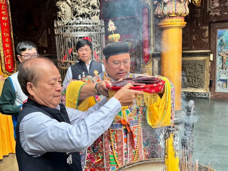 家樂福26日將120000份「一塊平安卡」吉祥物祈求「安平媽」開光加持