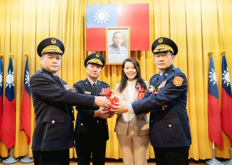 竹市卸新任警察局長交接　新任警察局長邱紹洲正式肩負維護竹市治安重責大任