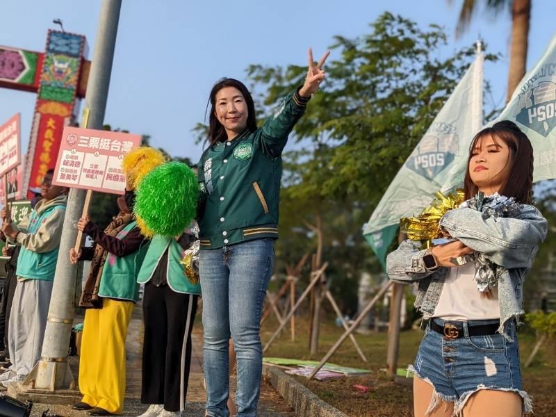 蔡麗青挺台灣啦啦隊出動，不分區立委候選人黃真瑋焦點