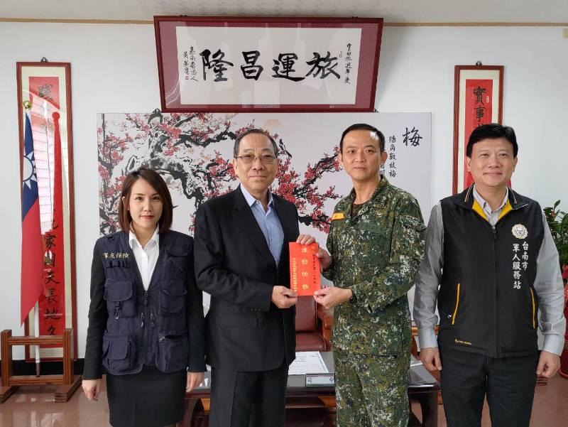 南市軍人服務站陪同軍友保險公司慰問地區國軍官兵