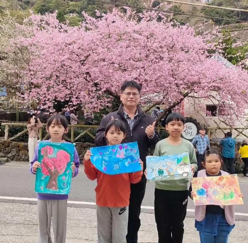 太和櫻王盛放 仁和國小學童赴約去