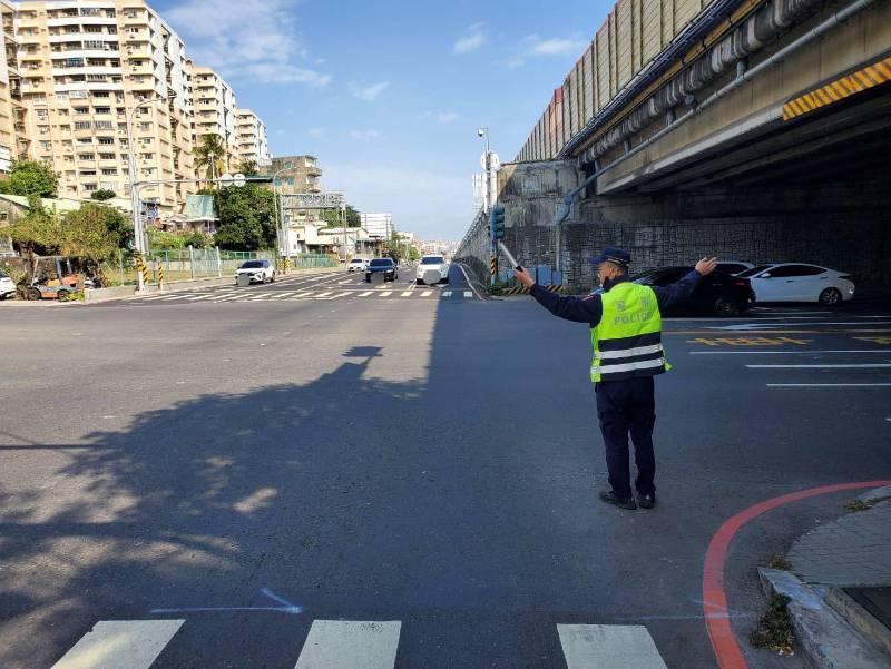 南警局長慰勞新年執勤辛勤交警 勉勵交通順暢安全