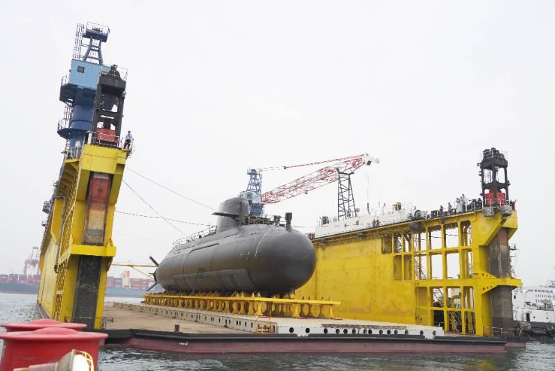 台船公司成功完成潛艦國造原型艦「海鯤軍艦」浮船測試作業