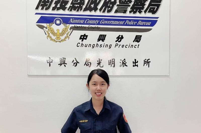 八旬翁忘了回家的路 熱心暖警護送平安返家