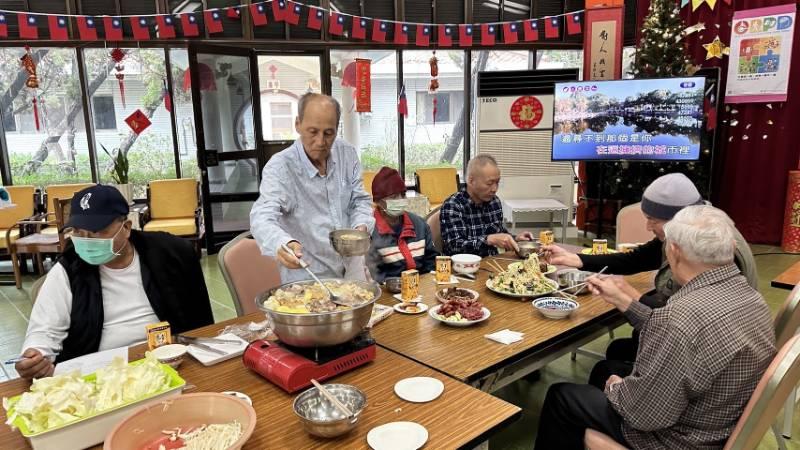 佳里榮家住民圍爐 歡喜迎新年