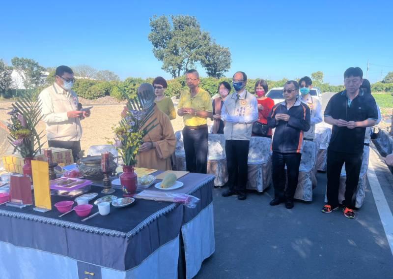 關廟壽人墓園亡故單身榮民墓座起掘遷厝 莊嚴肅穆