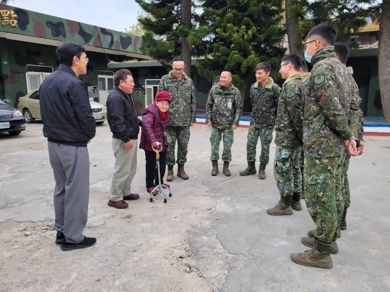 金門榮服處助官澳阿嬤圓夢 參訪馬山據點