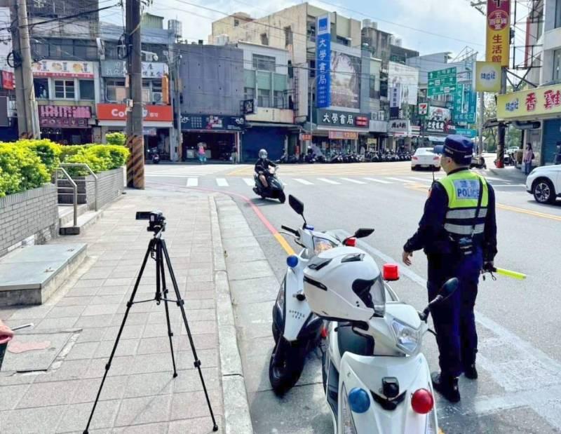 落實車輛停讓行人x提升行人守法觀念　竹市警連續3日大執法路口安全專案