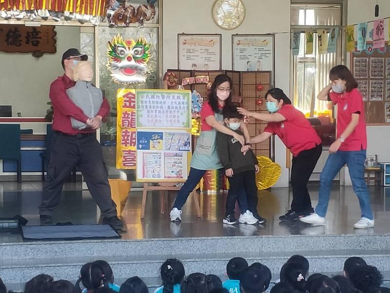 阿蓮劍橋幼兒園救護宣導 學習CPR+AED救命術