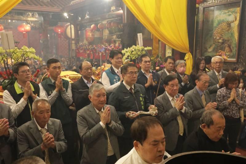 首廟天壇「天公生」發放開運紅包台南市長黃偉哲向玉皇大帝祝壽祈求國泰民安市運昌隆