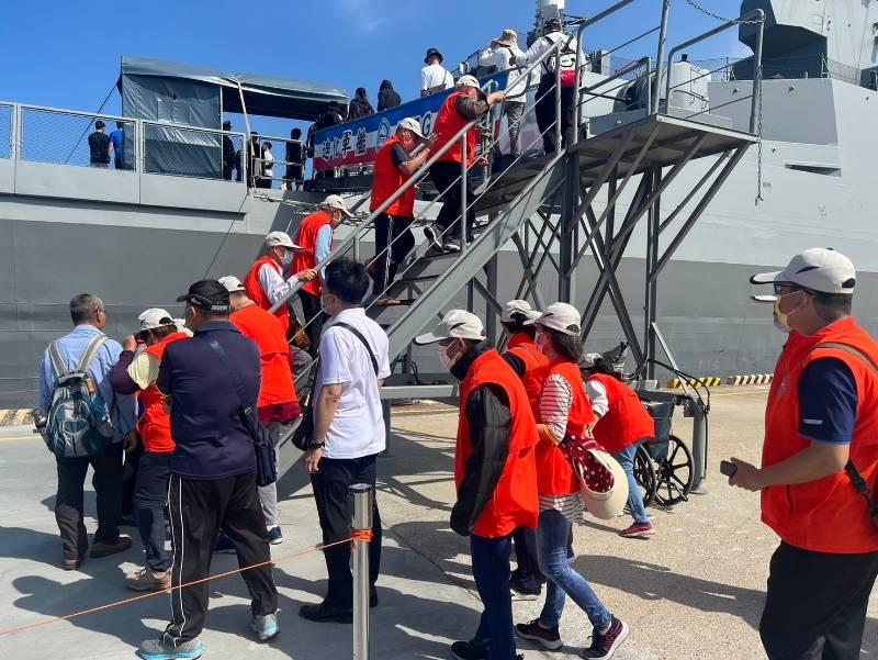 響應全民國防 佳里榮家參訪安平港敦睦艦隊微旅行