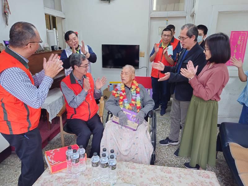 101歲陳鴻漸爺爺嵩壽 屏東榮服處齊祝賀