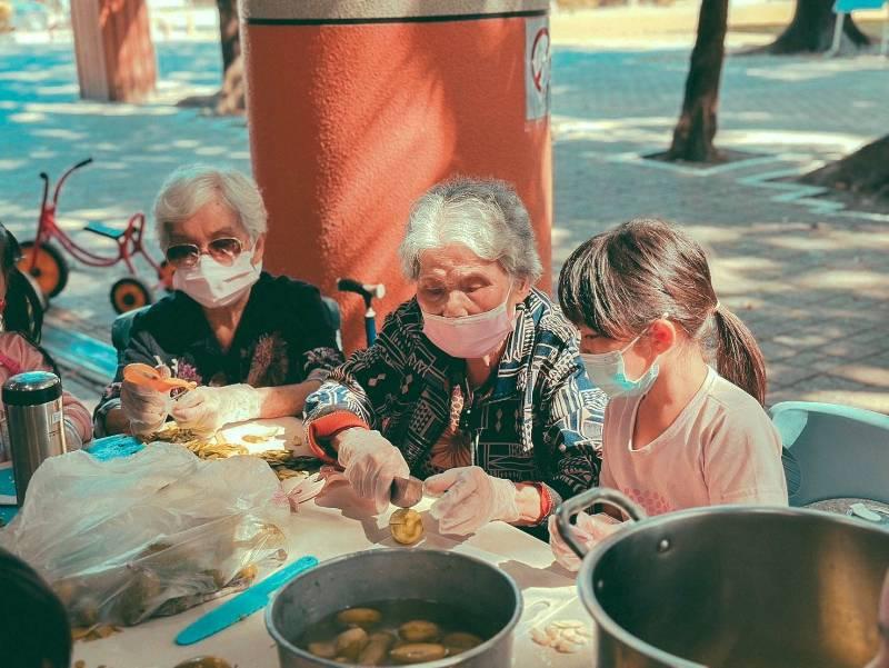 打造無圍籬共融日照  屏東鹽北日照老幼食農共學