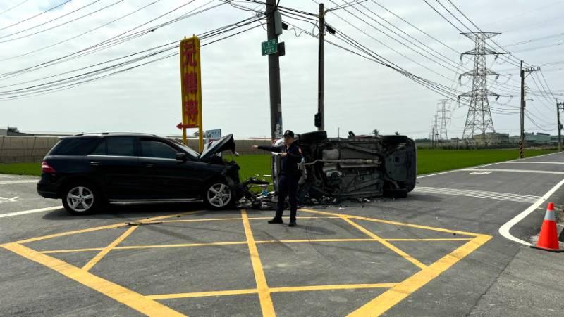 兩車碰撞導致車輛翻覆  湖內警呼籲路口請減速慢行