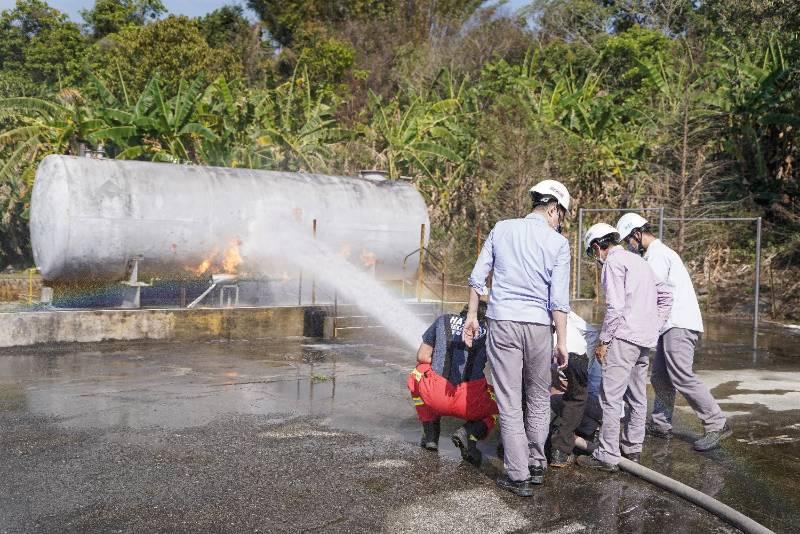 化學材料工業與高市消防局聯合舉辦救災訓練  強化工廠消防防禦