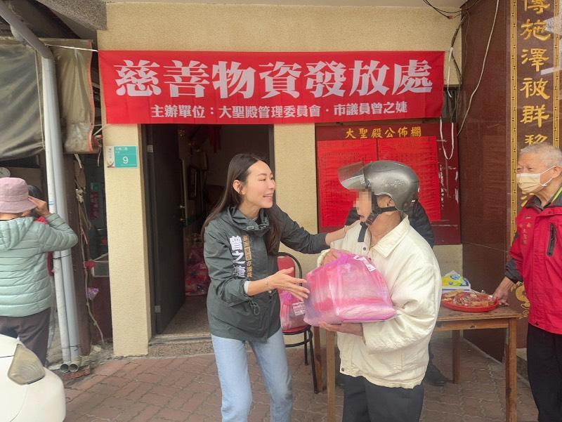 「大聖殿」祈求土地公庇佑  發放民生物資給弱勢戶