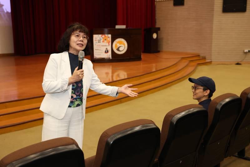 高大《卓越講座》華泰人資處長許景貞論述「數位浪潮」與「永續發展」趨勢