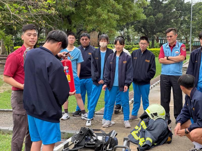 消防車前進金門高中校園 深耕防火教育宣導