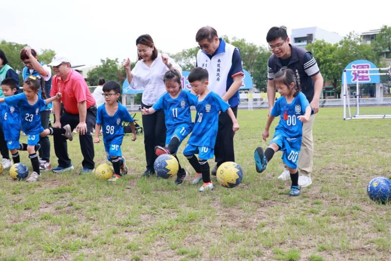 南投幼兒足球錦標賽開打 33園所60隊參加