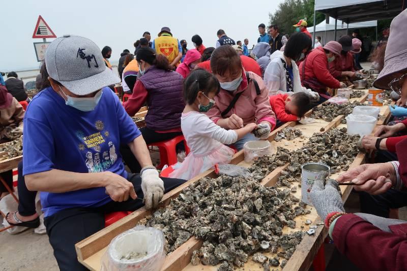 金寧鄉石蚵文化季千人剝蚵 4/27古寧頭北山海堤登場