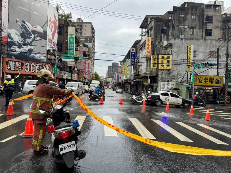 板橋南雅南路、館前西路口自來水破裂交通管制 11線公車路線改道行駛