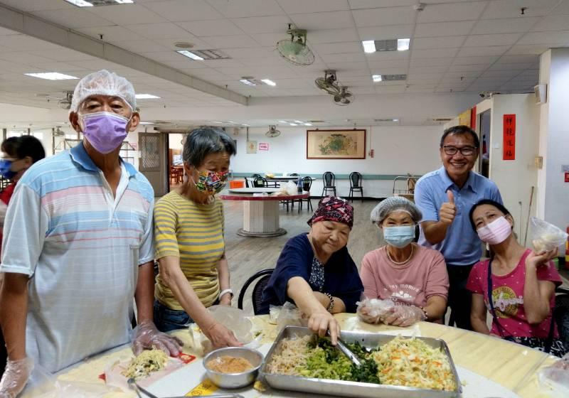 白河榮家清明包春捲品潤餅 住民懷念家鄉好滋味  