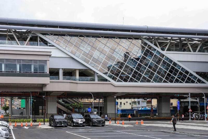 高雄捷運RK1岡山車站正式試營運   陳其邁：即日起至8月底試營運路段免費搭乘