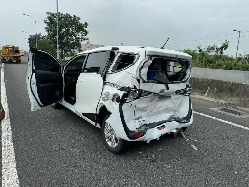 胎遇國道車禍驚險，消防英勇施救溫暖人心